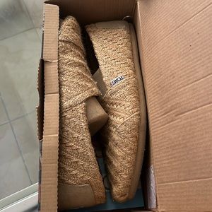 TOMS straw brown shoes. Size 9.5.